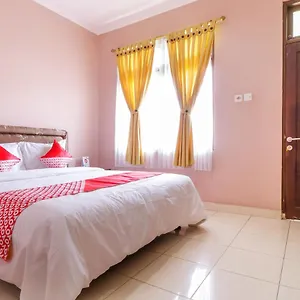 2* Hotel Oyo 2456 Purnama House Kuta